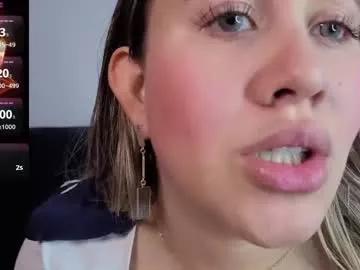eleecttraa_12 from Chaturbate