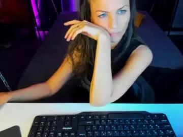 Explore our live girls sluts from our Custom and Multi clubs and checkout exclusive access to highly interactive content, such as shape, hair, titties, pussy type and many more.
