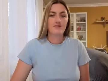 ella_max_live from Chaturbate