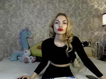 ellamilla from Chaturbate