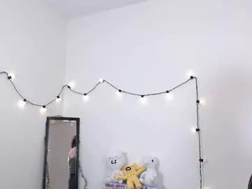 elliecharmful from Chaturbate