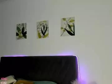 elliediaz from Chaturbate