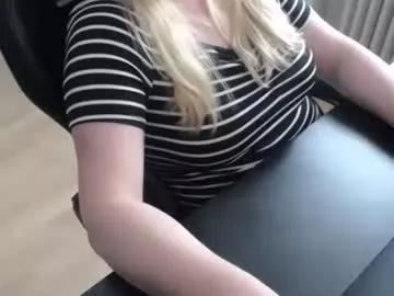 elly_petite from Chaturbate