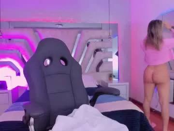 Explore our live girls sluts from our Custom and Multi clubs and checkout exclusive access to highly interactive content, such as shape, hair, titties, pussy type and many more.