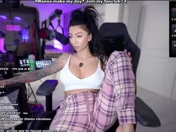 evelyne92 from Chaturbate
