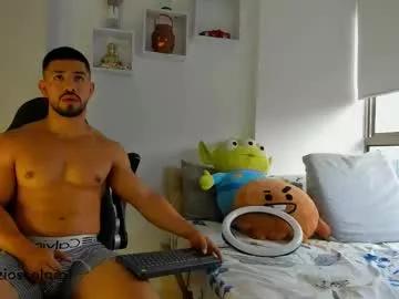 ezzio_scolaro from Chaturbate