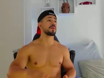 ezzio_scolaro from Chaturbate
