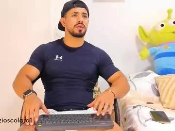 ezzio_scolaro from Chaturbate
