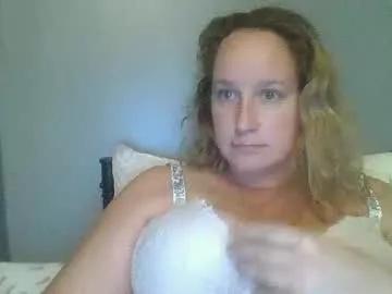 goddessmilfcrysyal from Chaturbate