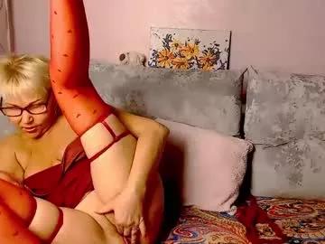 hellyhots from Chaturbate