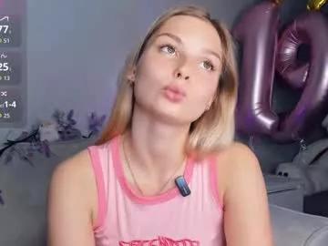 hidden_charm from Chaturbate
