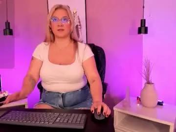 hollie_joliie from Chaturbate