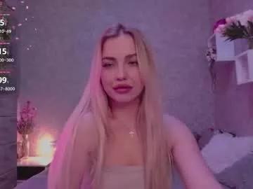 holly_molly8 from Chaturbate