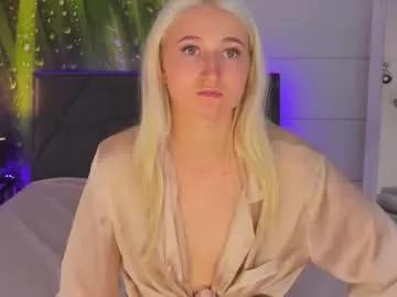 hollytaillor from Chaturbate