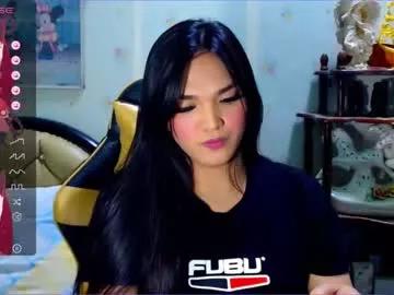 hollywoodbitch from Chaturbate