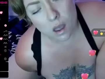 Explore our live girls sluts from our Custom and Multi clubs and checkout exclusive access to highly interactive content, such as shape, hair, titties, pussy type and many more.