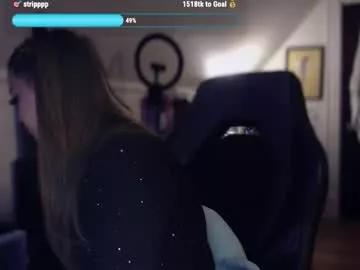 kawaiikezia from Chaturbate