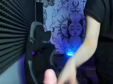 kiki_krash from Chaturbate