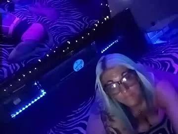kikilovespartylights from Chaturbate