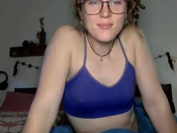 kikiraebabyy from Chaturbate