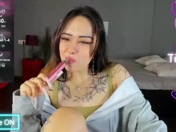 Explore our live girls sluts from our Custom and Multi clubs and checkout exclusive access to highly interactive content, such as shape, hair, titties, pussy type and many more.