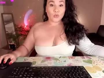 kinkyelise from Chaturbate