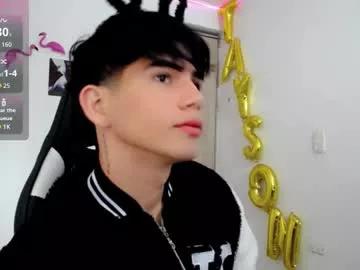 kiss_whitee from Chaturbate