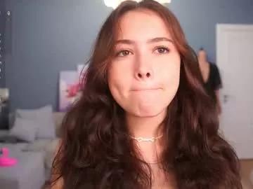 kissiekat from Chaturbate