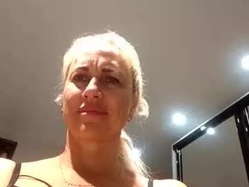 kissmisveet from Chaturbate