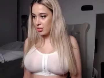 lexxyselena from Chaturbate