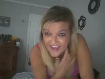 lilblonde412 from Chaturbate