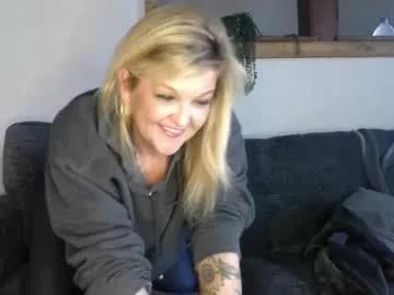 lilblonde412 from Chaturbate