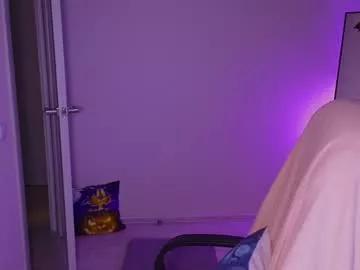 little_pretty_woman from Chaturbate