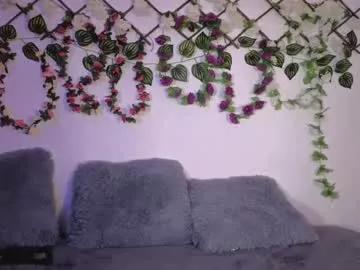 lolarosesxs from Chaturbate