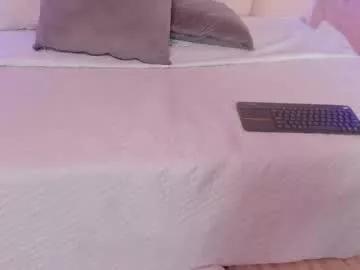 luucy_jonnes from Chaturbate