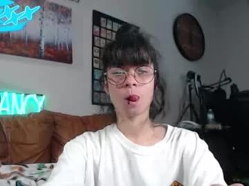 luxxxthefox from Chaturbate
