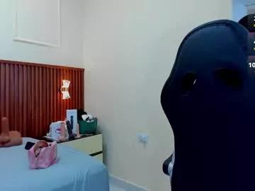 Explore our live girls sluts from our Custom and Multi clubs and checkout exclusive access to highly interactive content, such as shape, hair, titties, pussy type and many more.