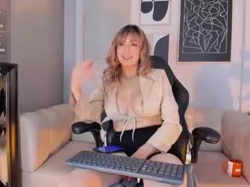 Explore our live girls sluts from our Custom and Multi clubs and checkout exclusive access to highly interactive content, such as shape, hair, titties, pussy type and many more.