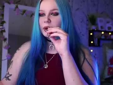 moon_valkyriie from Chaturbate