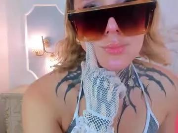 Explore our live girls sluts from our Custom and Multi clubs and checkout exclusive access to highly interactive content, such as shape, hair, titties, pussy type and many more.
