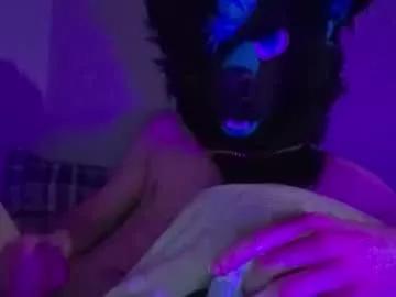 n33ds2br33d from Chaturbate