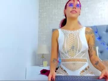 Explore our live girls sluts from our Custom and Multi clubs and checkout exclusive access to highly interactive content, such as shape, hair, titties, pussy type and many more.