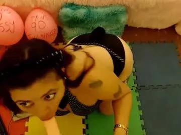queenfitnnes_82 from Chaturbate