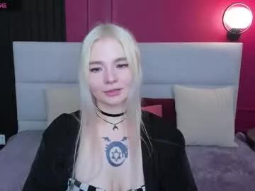 Explore our live girls sluts from our Custom and Multi clubs and checkout exclusive access to highly interactive content, such as shape, hair, titties, pussy type and many more.