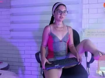 Explore our live girls sluts from our Custom and Multi clubs and checkout exclusive access to highly interactive content, such as shape, hair, titties, pussy type and many more.