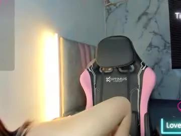 Explore our live girls sluts from our Custom and Multi clubs and checkout exclusive access to highly interactive content, such as shape, hair, titties, pussy type and many more.