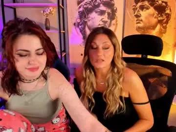 sarahholly from Chaturbate