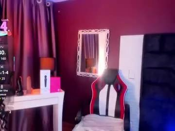 Explore our live girls sluts from our Custom and Multi clubs and checkout exclusive access to highly interactive content, such as shape, hair, titties, pussy type and many more.