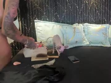 Explore our live girls sluts from our Custom and Multi clubs and checkout exclusive access to highly interactive content, such as shape, hair, titties, pussy type and many more.