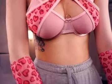 Explore our live girls sluts from our Custom and Multi clubs and checkout exclusive access to highly interactive content, such as shape, hair, titties, pussy type and many more.